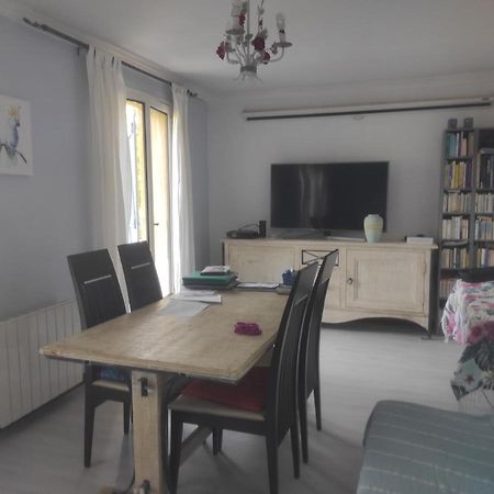 Chambre Spatieuse Avec Grand Lit. Aspet Exteriér fotografie