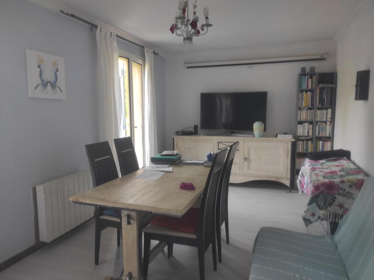 Chambre Spatieuse Avec Grand Lit. Aspet Exteriér fotografie